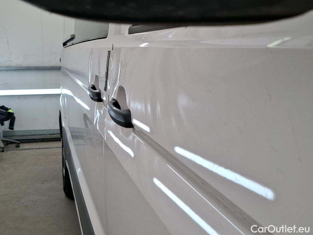  Volkswagen  Crafter VOLKSWAGEN   2017  4P  Fourgon tôlé 2 0 TDI 140 35 L4H3 Procab Business Line #37