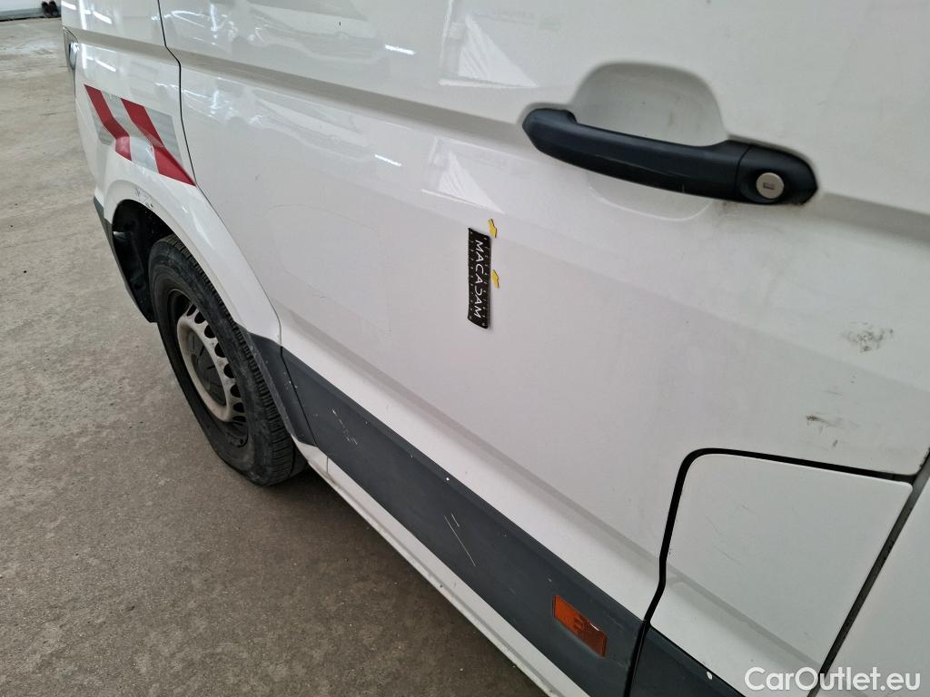  Volkswagen  Crafter VOLKSWAGEN   2017  4P  Fourgon tôlé 2 0 TDI 140 35 L4H3 Procab Business Line #83