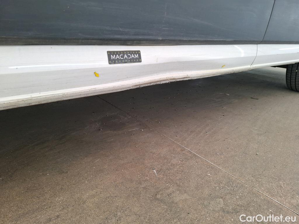  Volkswagen  Crafter VOLKSWAGEN   2017  4P  Fourgon tôlé 2 0 TDI 140 35 L4H3 Procab Business Line #34