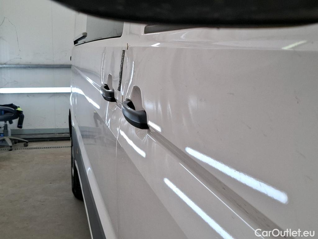  Volkswagen  Crafter VOLKSWAGEN   2017  4P  Fourgon tôlé 2 0 TDI 140 35 L4H3 Procab Business Line #36