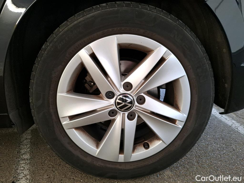  Volkswagen  Golf  VOLKSWAGEN / 2020 / 5P / Berline 1.0 eTSI OPF 110 DSG7 Life Business #46