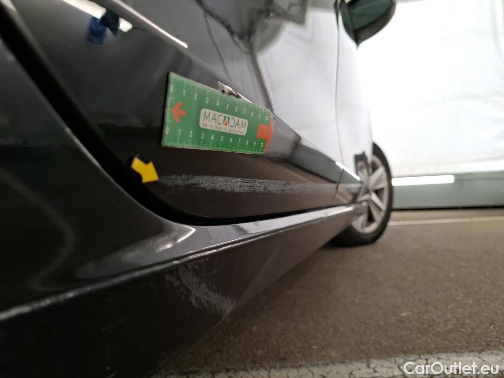  Volkswagen  Golf  VOLKSWAGEN / 2020 / 5P / Berline 1.0 eTSI OPF 110 DSG7 Life Business #64