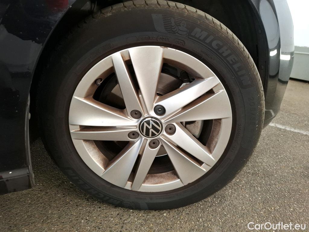 Volkswagen  Golf  VOLKSWAGEN / 2020 / 5P / Berline 1.0 eTSI OPF 110 DSG7 Life Business #52