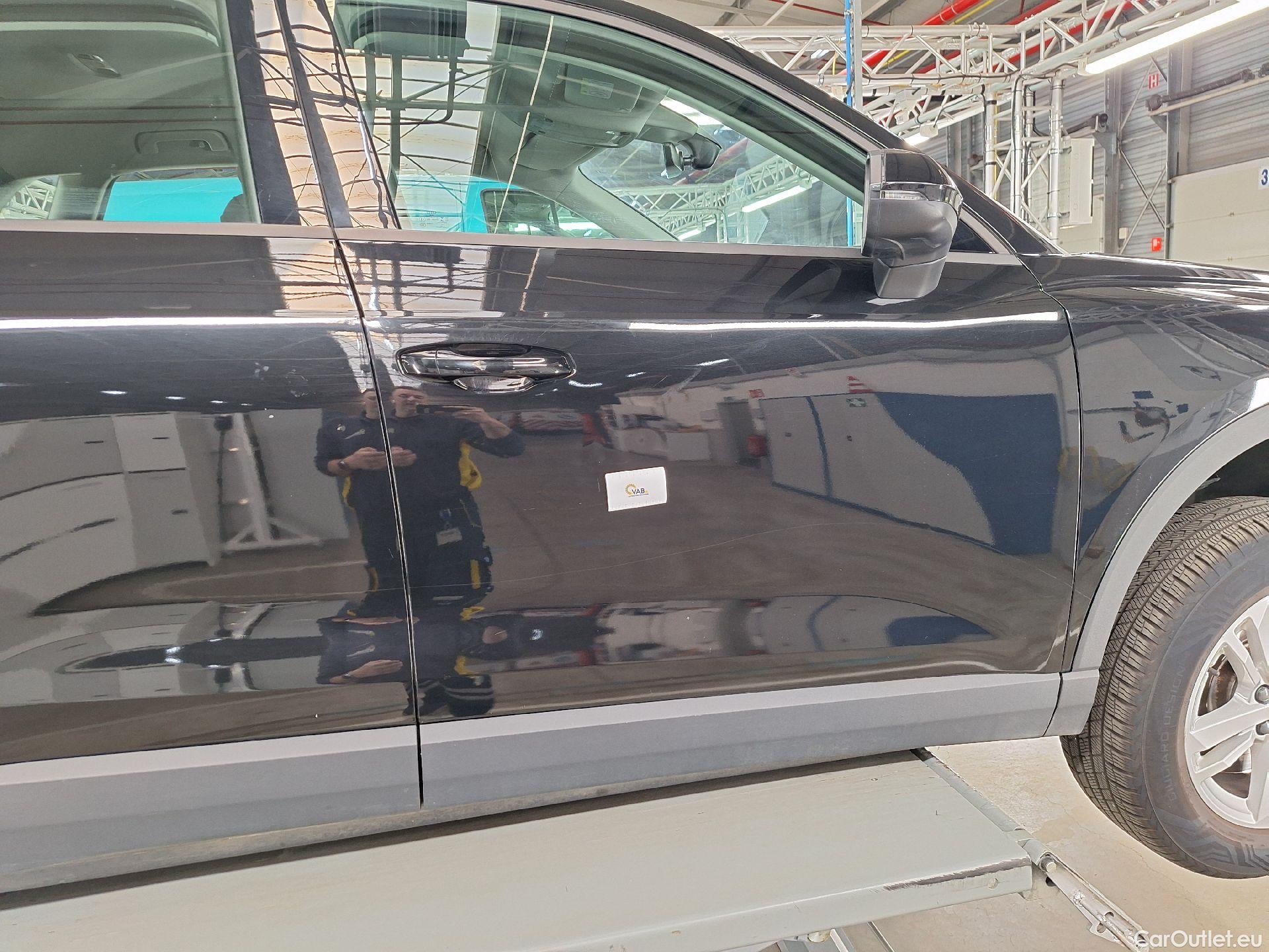  Audi  Q3 Audi,  '18 PHEV, Audi  45 TFSI e S tronic 5d #38