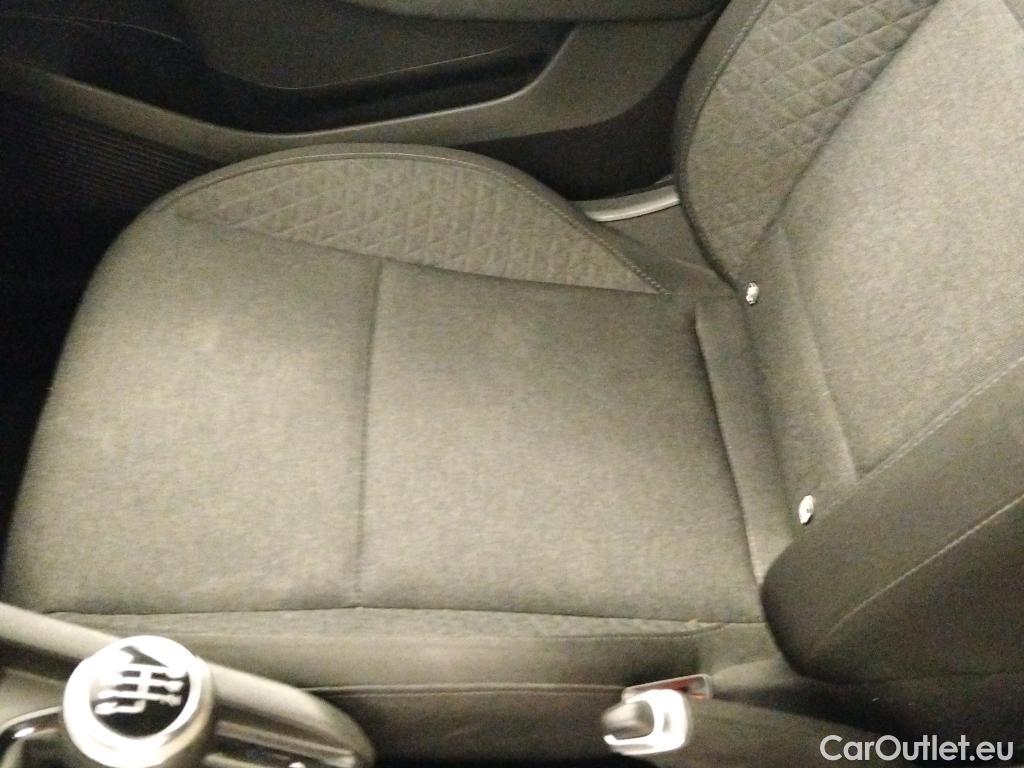  Renault  Clio RENAULT  / 2019 / 5P / berlina con portón Equilibre Blue dCi 74kW (100CV) #4