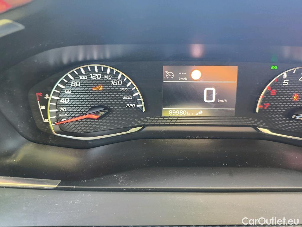  Peugeot  2008 PEUGEOT  / 2019 / 5P / todoterreno Allure BlueHDI 81kW (110CV) #32