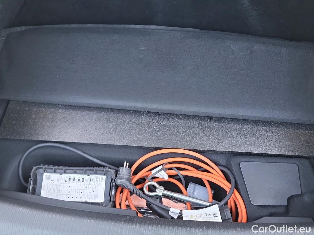  Peugeot  508 PEUGEOT  Hybrid / 2018 / 5P / berlina con portón 5P Allure HYBRID 225 e-EAT8 #9