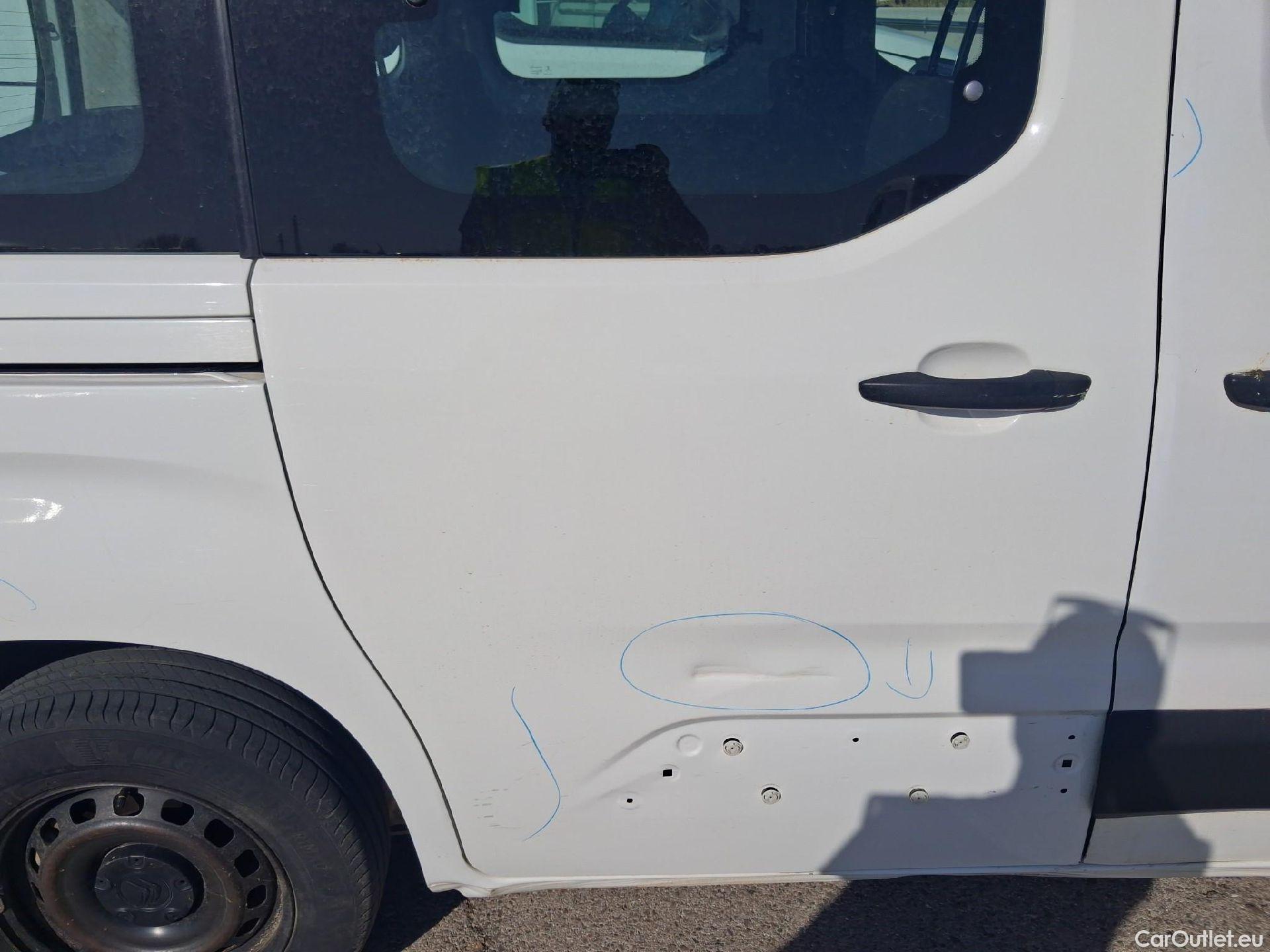  Citroen  Berlingo CITROEN  / 2018 / 4P / combi Talla M BlueHDi 100 LIVE (AC) #43