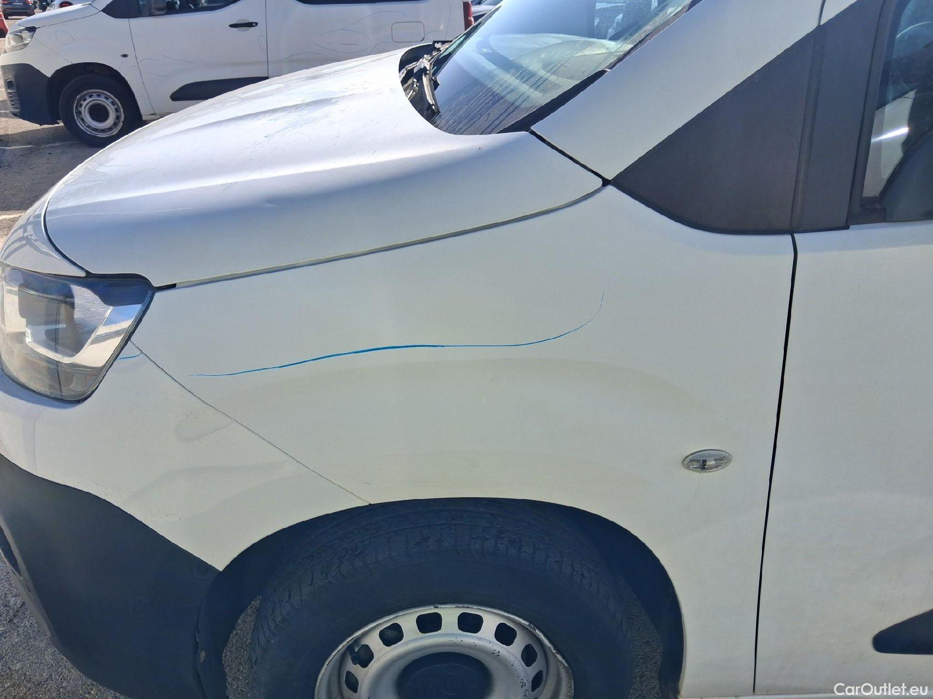  Citroen  Berlingo CITROEN  / 2018 / 4P / combi Talla M BlueHDi 100 LIVE (AC) #20
