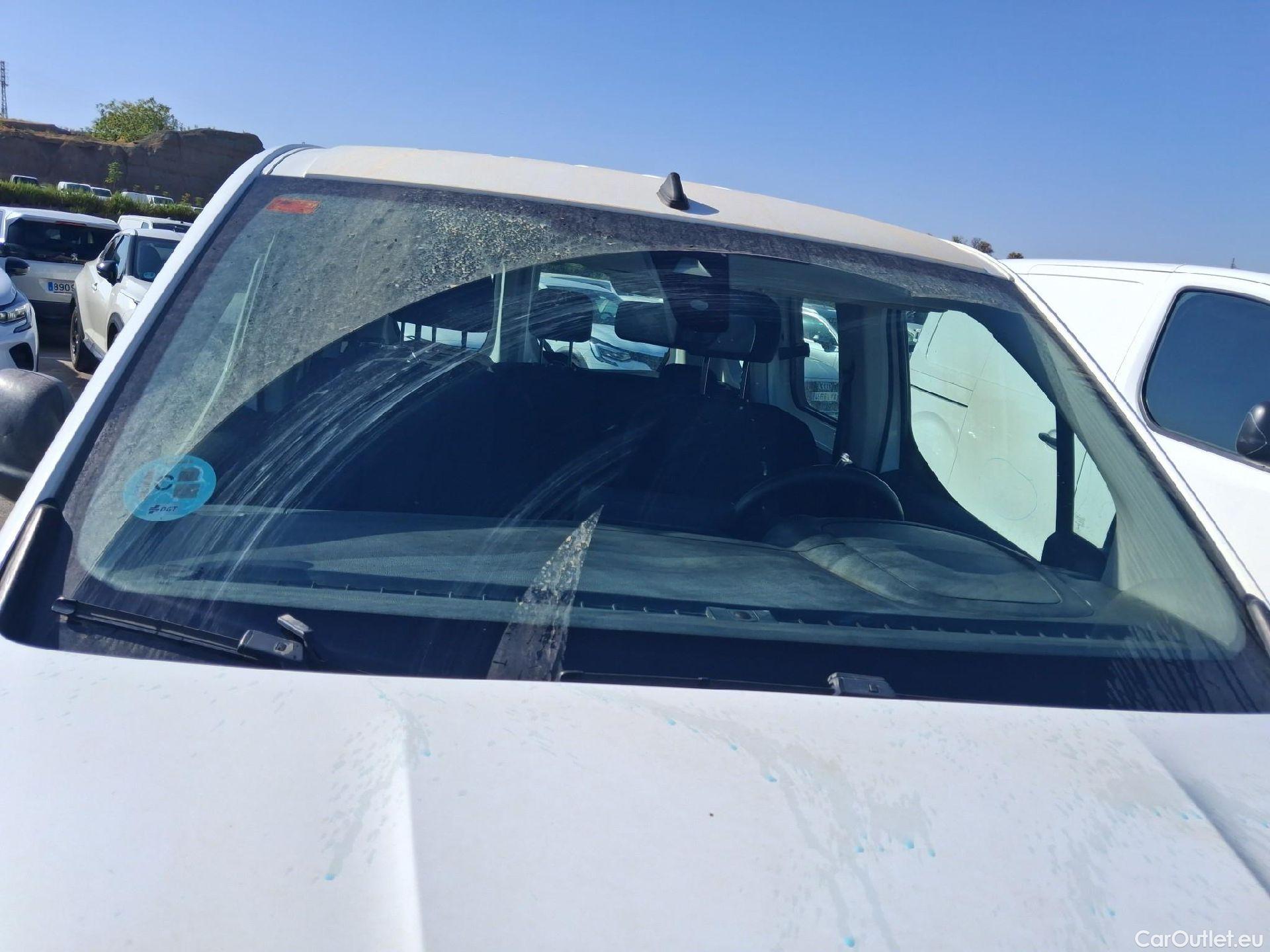  Citroen  Berlingo CITROEN  / 2018 / 4P / combi Talla M BlueHDi 100 LIVE (AC) #15