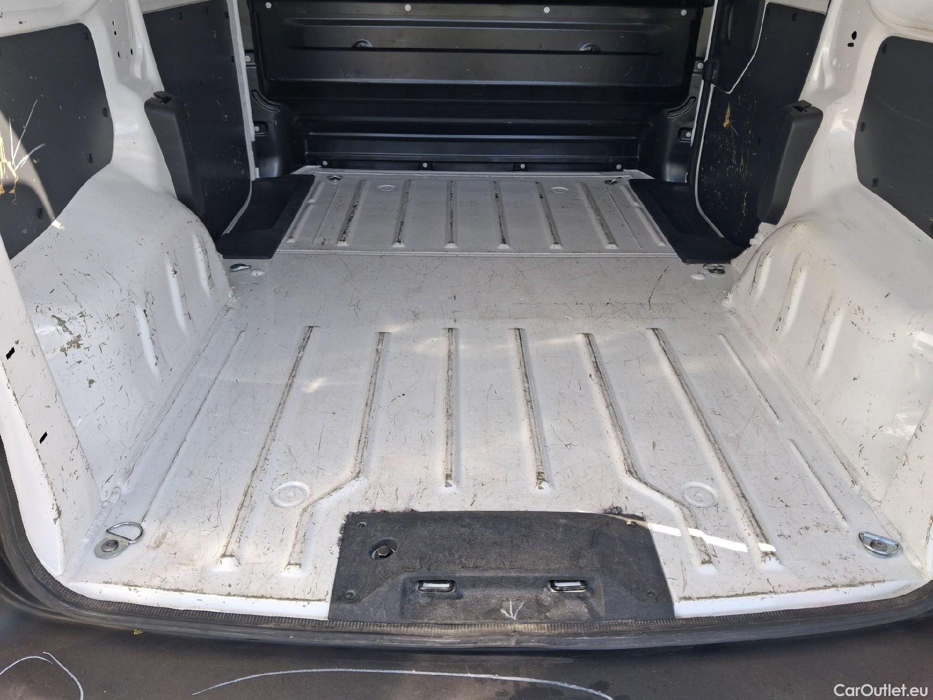  Opel  Vivaro OPEL  / 2019 / 4P / furgón 1.5 Diésel 74kW (100CV) S Inc. Express #17