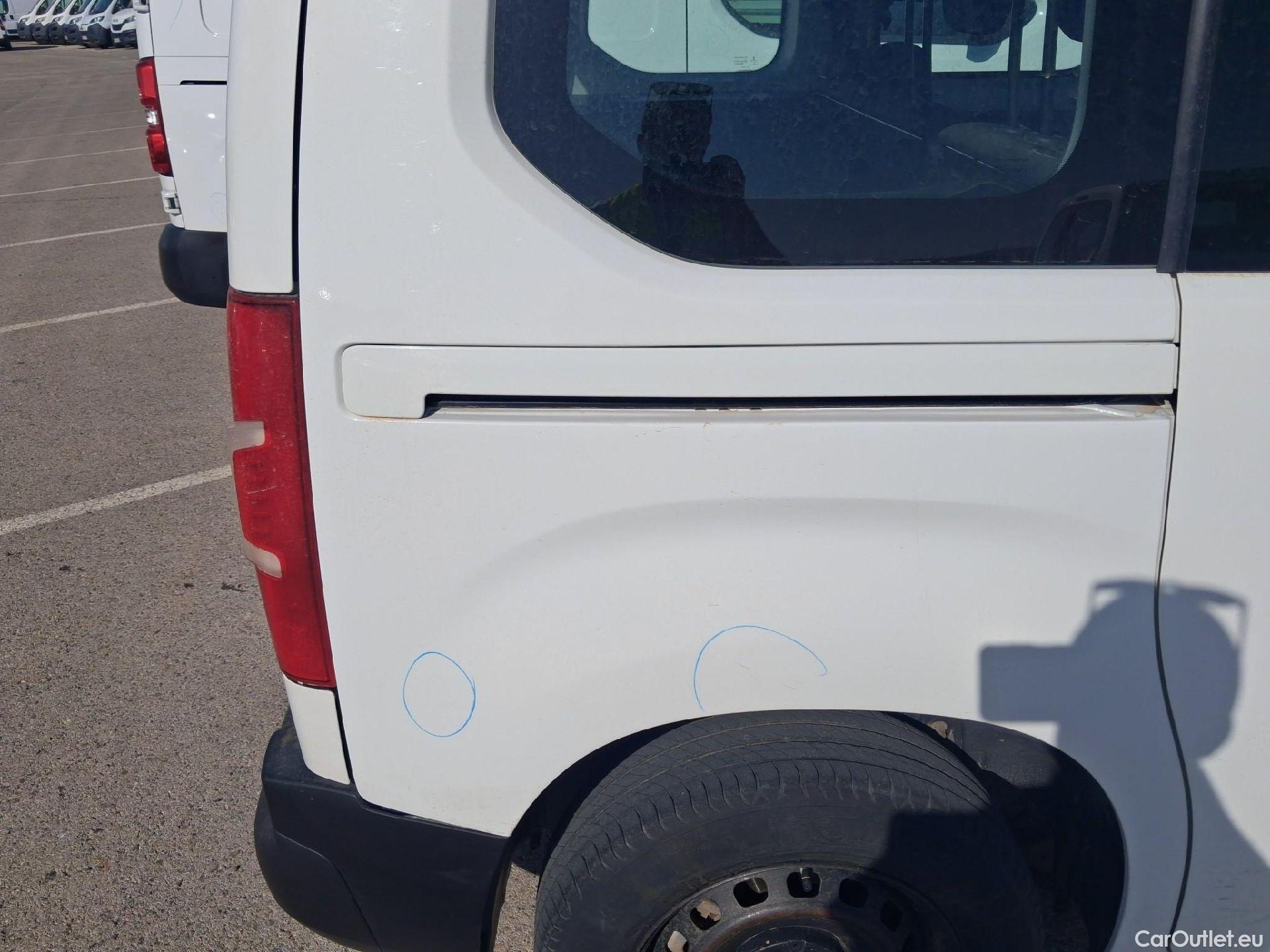  Citroen  Berlingo CITROEN  / 2018 / 4P / combi Talla M BlueHDi 100 LIVE (AC) #41