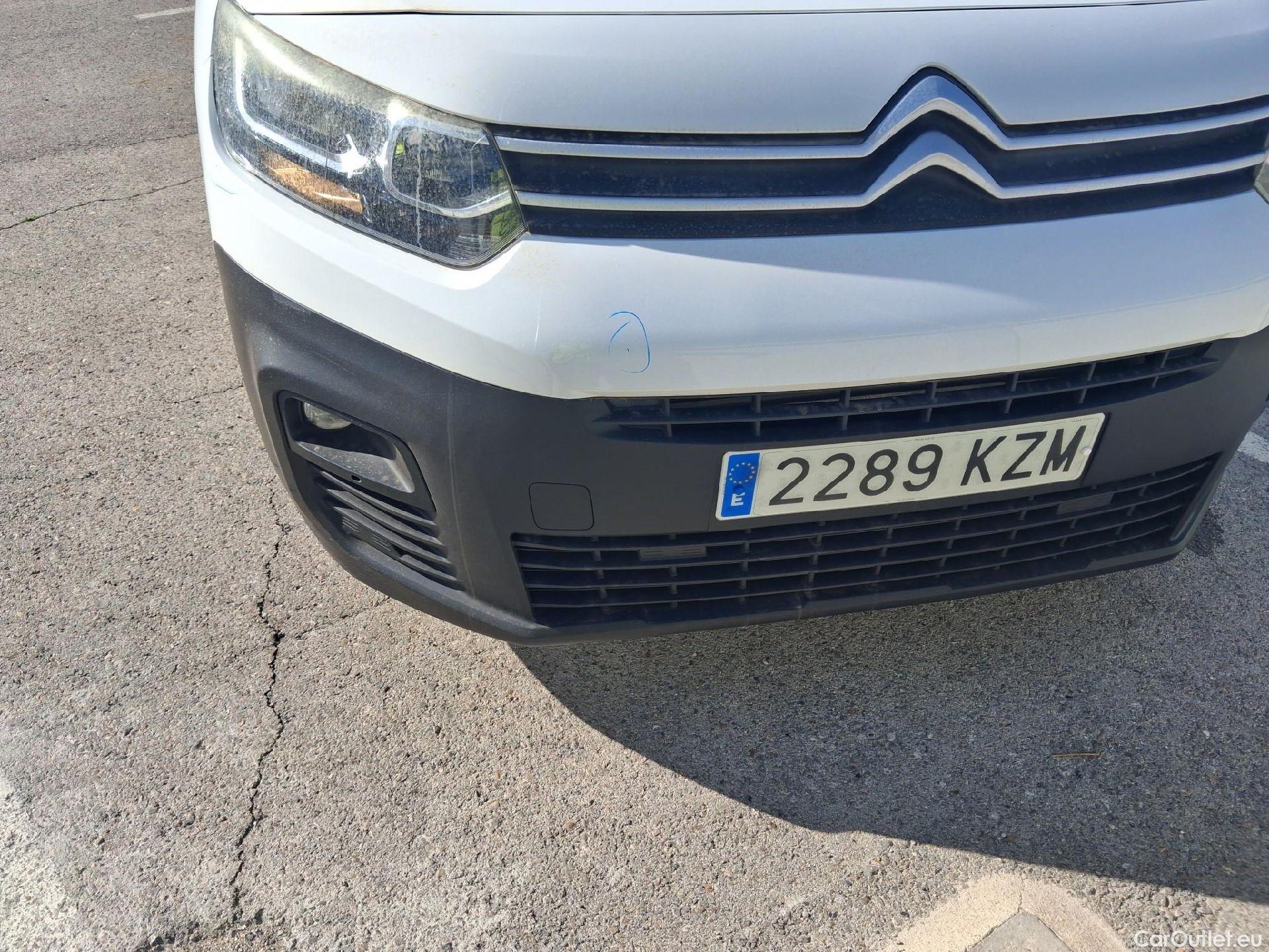 Citroen  Berlingo CITROEN  / 2018 / 4P / combi Talla M BlueHDi 100 LIVE (AC) #16