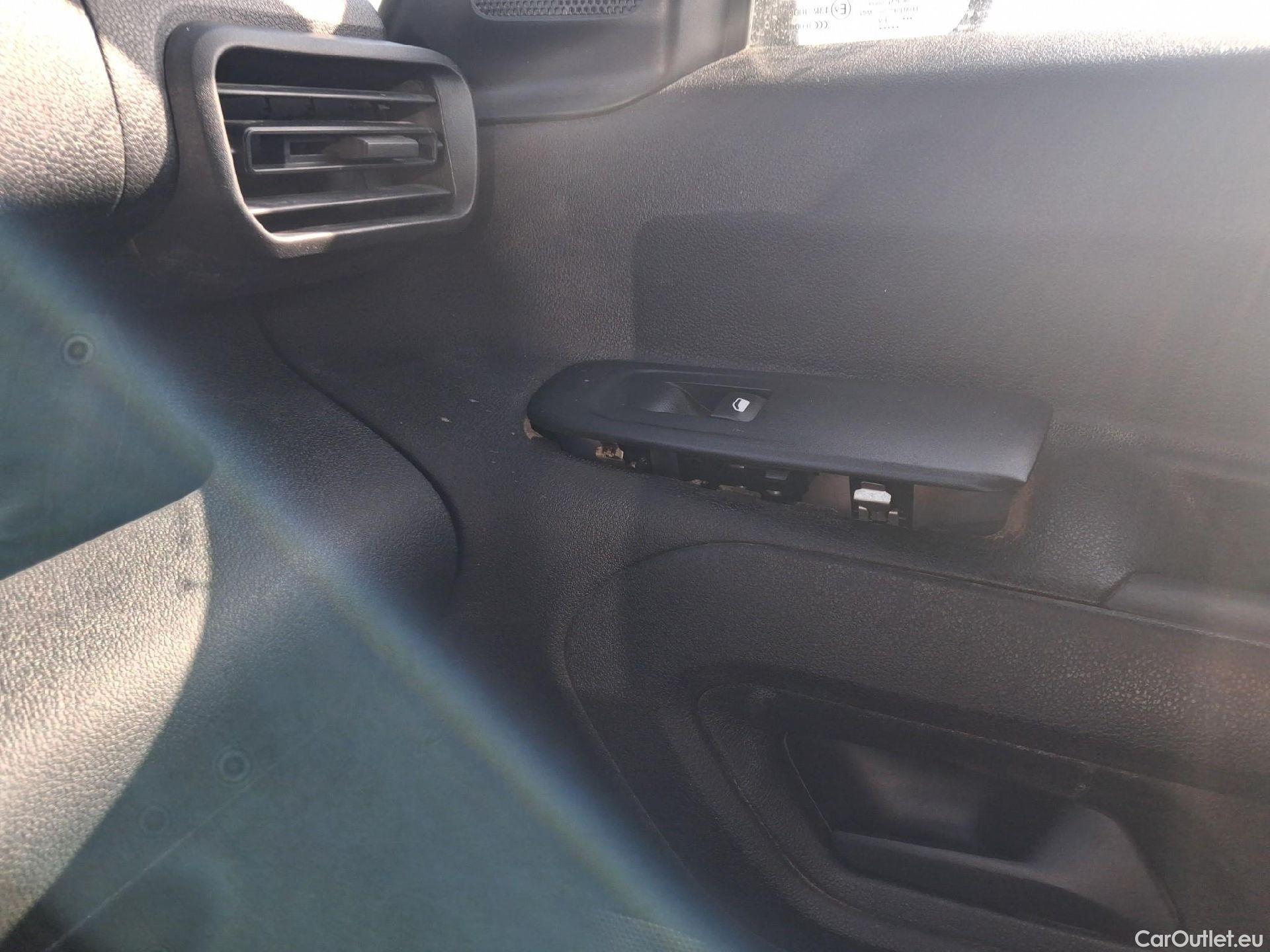  Citroen  Berlingo CITROEN  / 2018 / 4P / combi Talla M BlueHDi 100 LIVE (AC) #11