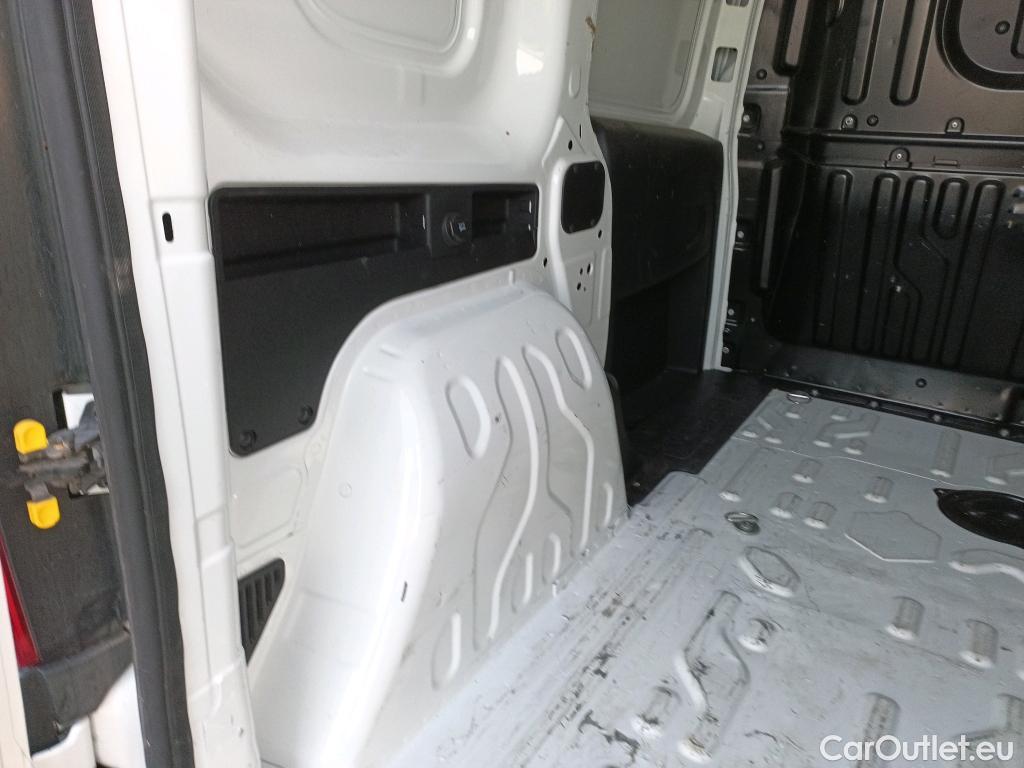 Fiat  Doblo FIAT Doblò Cargo/2015/4P/furgón derivado de turismo Cargo SX 1.6 Mjet 66kW (90CV) #7