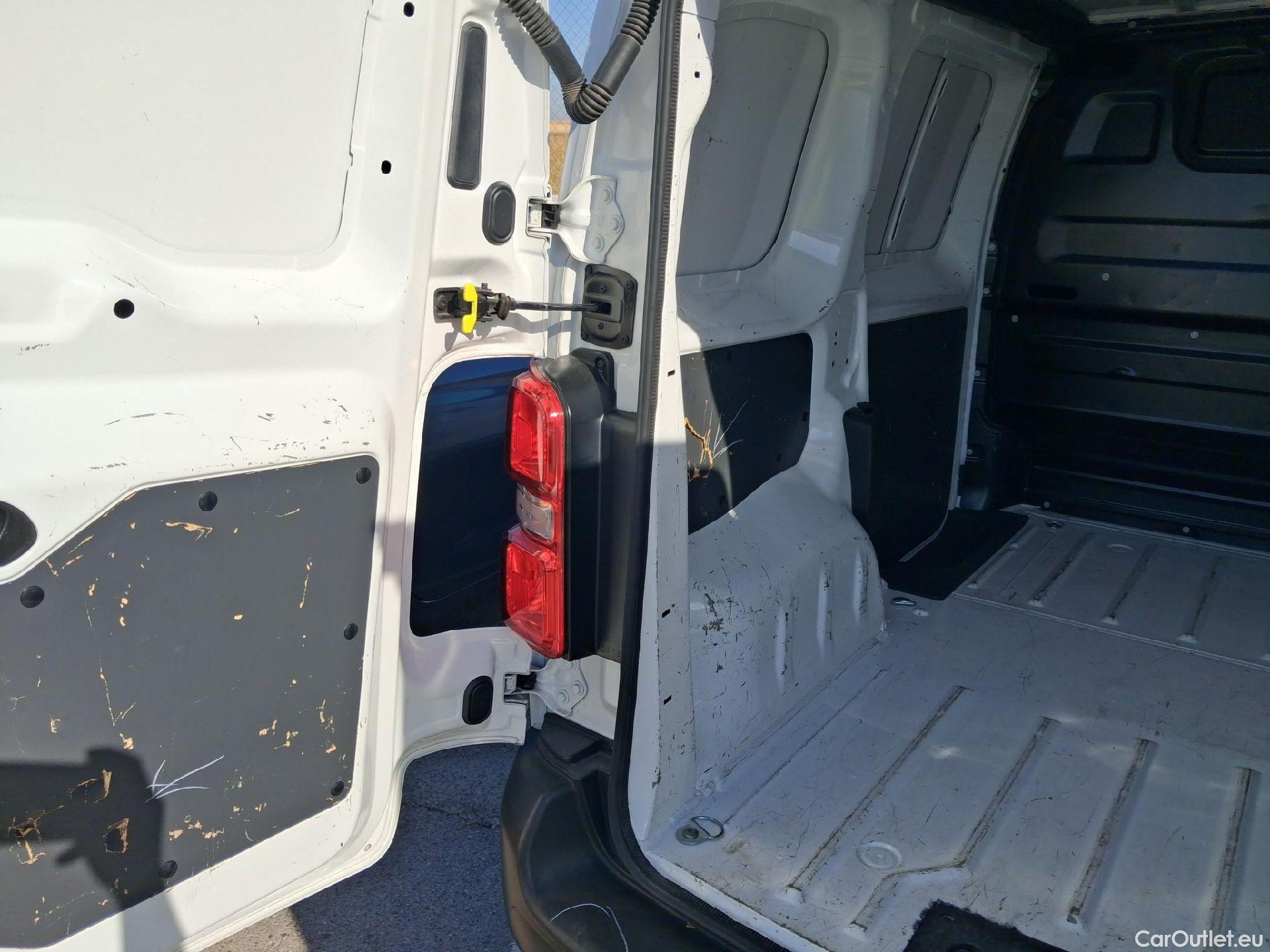  Opel  Vivaro OPEL  / 2019 / 4P / furgón 1.5 Diésel 74kW (100CV) S Inc. Express #16