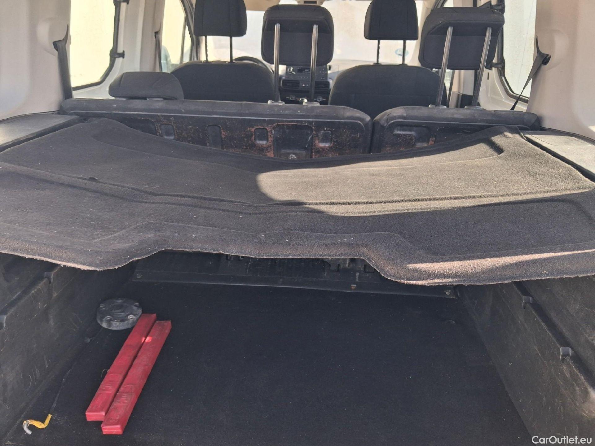  Citroen  Berlingo CITROEN  / 2018 / 4P / combi Talla M BlueHDi 100 LIVE (AC) #7