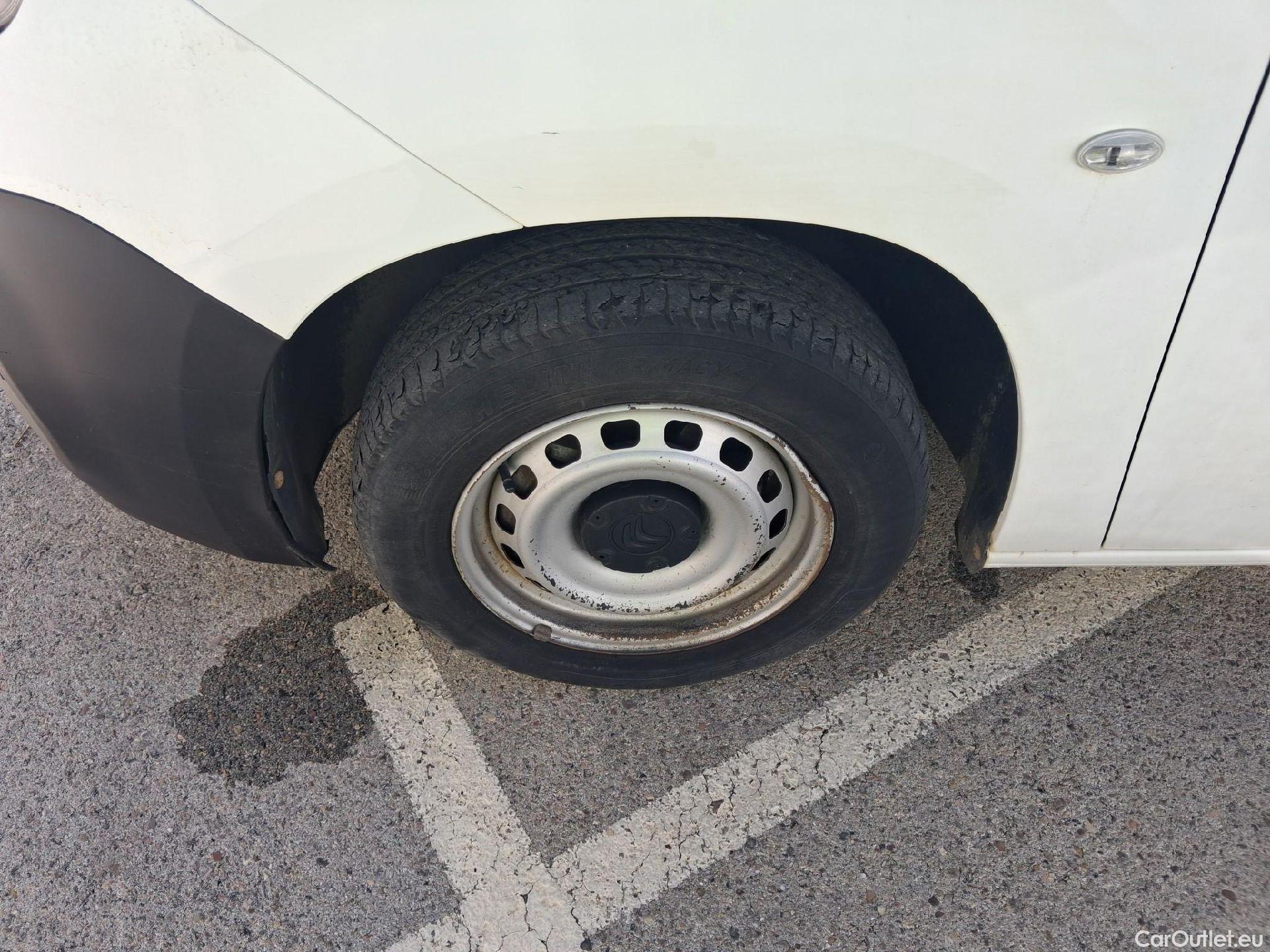  Citroen  Berlingo CITROEN  / 2018 / 4P / combi Talla M BlueHDi 100 LIVE (AC) #57