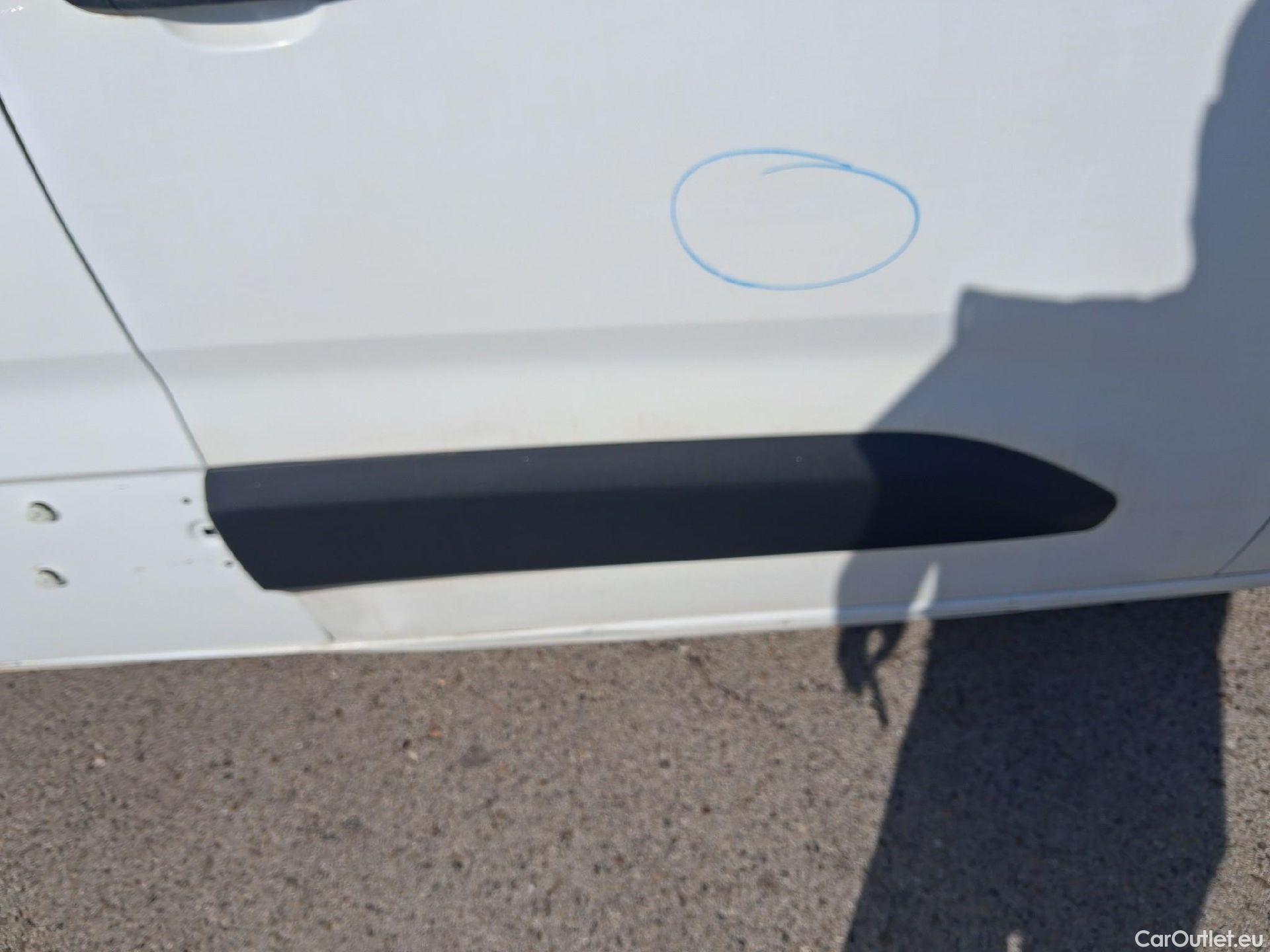  Citroen  Berlingo CITROEN  / 2018 / 4P / combi Talla M BlueHDi 100 LIVE (AC) #49