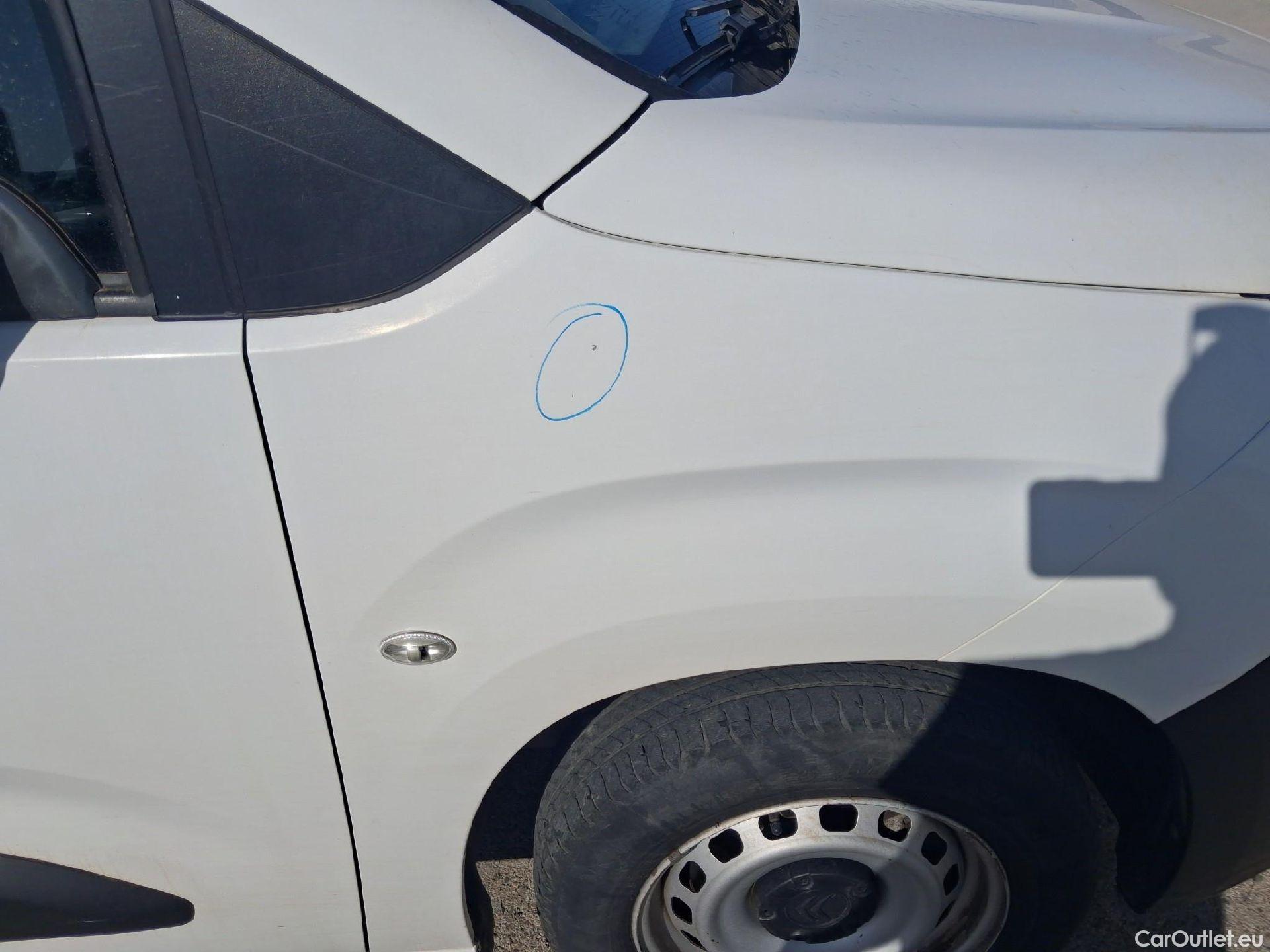  Citroen  Berlingo CITROEN  / 2018 / 4P / combi Talla M BlueHDi 100 LIVE (AC) #53