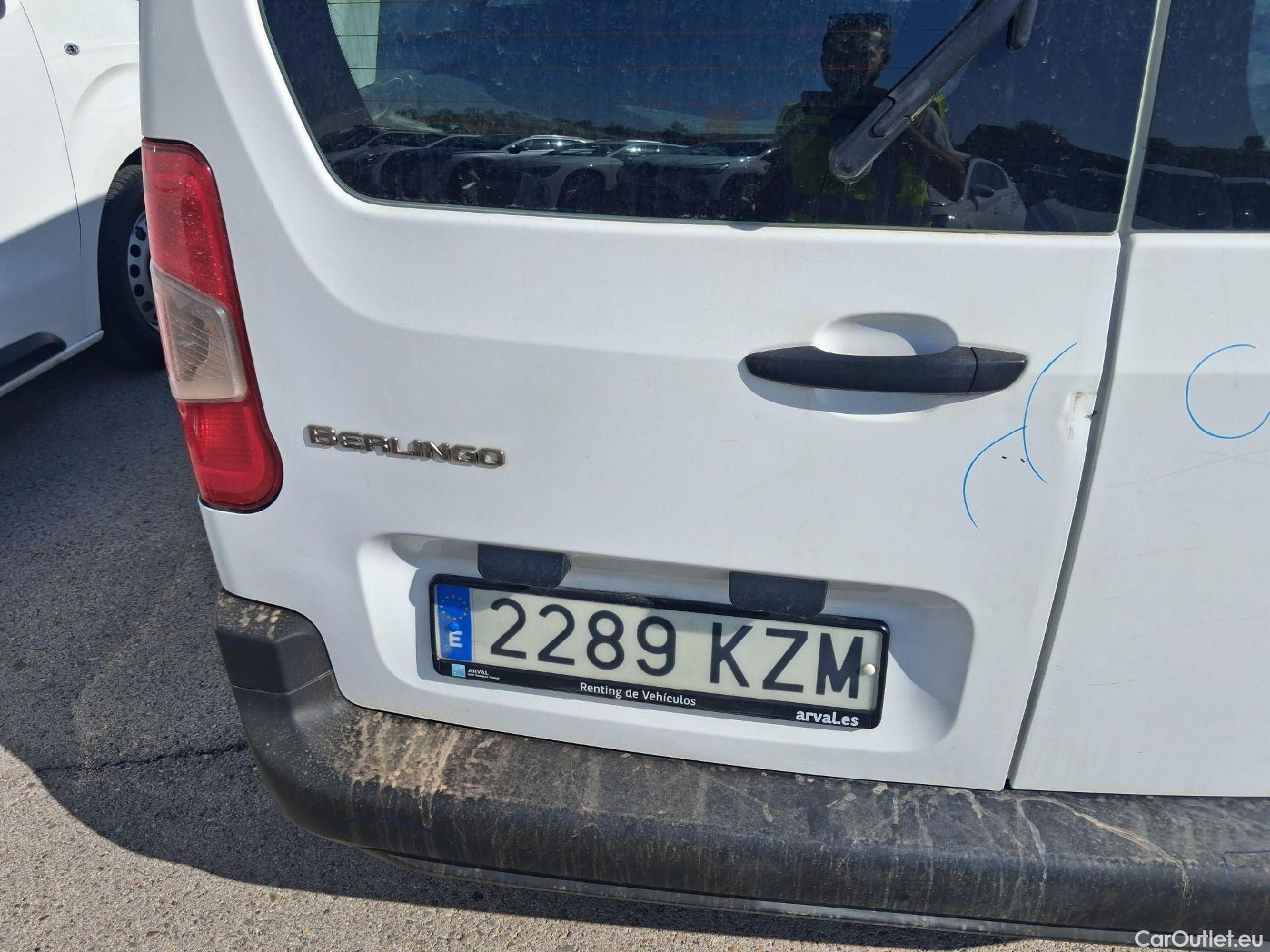  Citroen  Berlingo CITROEN  / 2018 / 4P / combi Talla M BlueHDi 100 LIVE (AC) #37