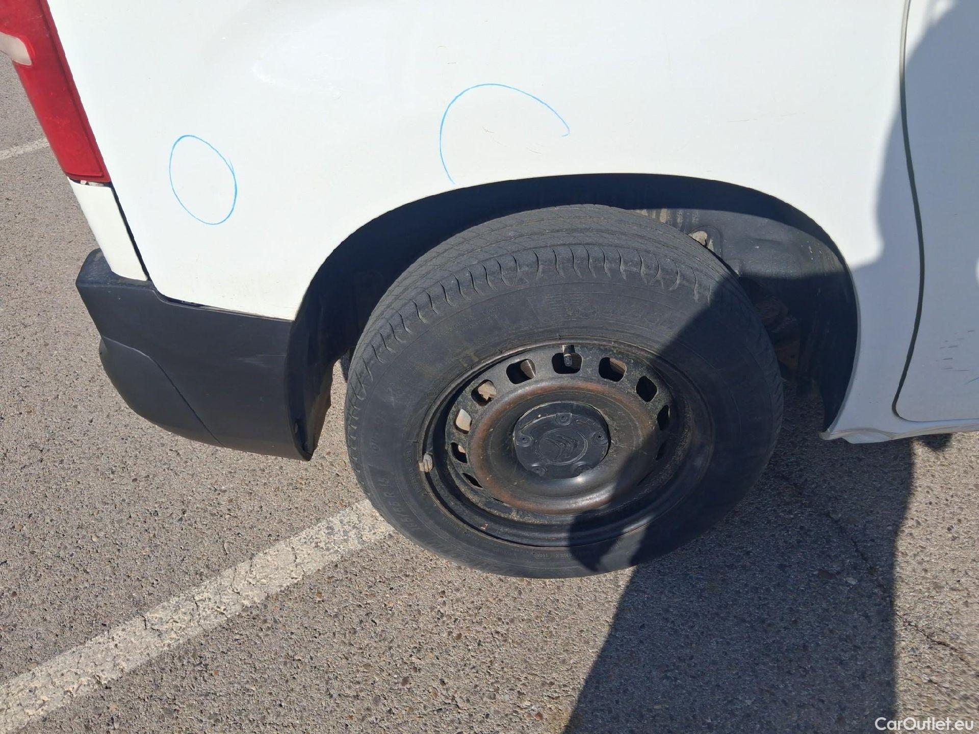  Citroen  Berlingo CITROEN  / 2018 / 4P / combi Talla M BlueHDi 100 LIVE (AC) #61