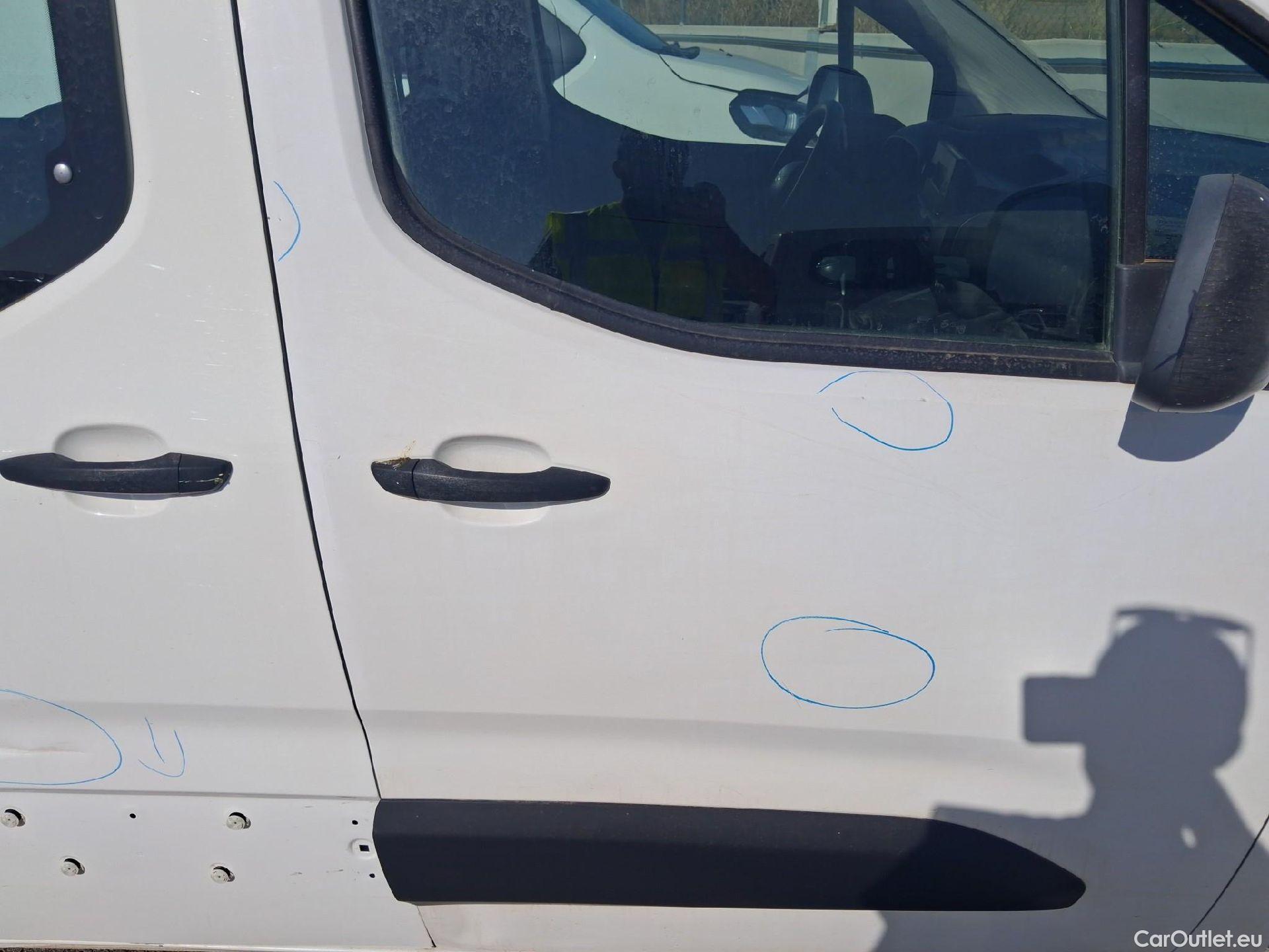  Citroen  Berlingo CITROEN  / 2018 / 4P / combi Talla M BlueHDi 100 LIVE (AC) #46