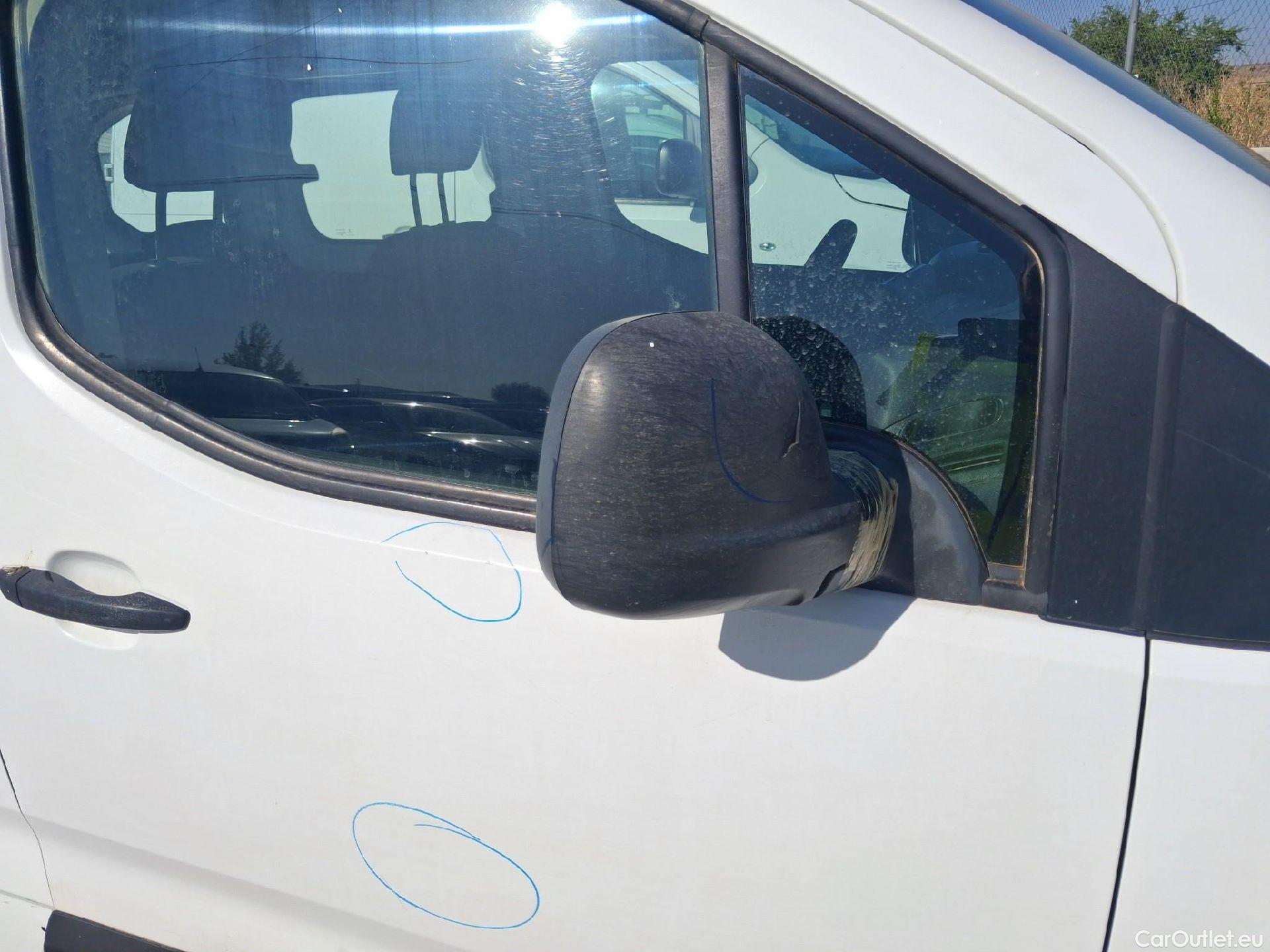  Citroen  Berlingo CITROEN  / 2018 / 4P / combi Talla M BlueHDi 100 LIVE (AC) #50
