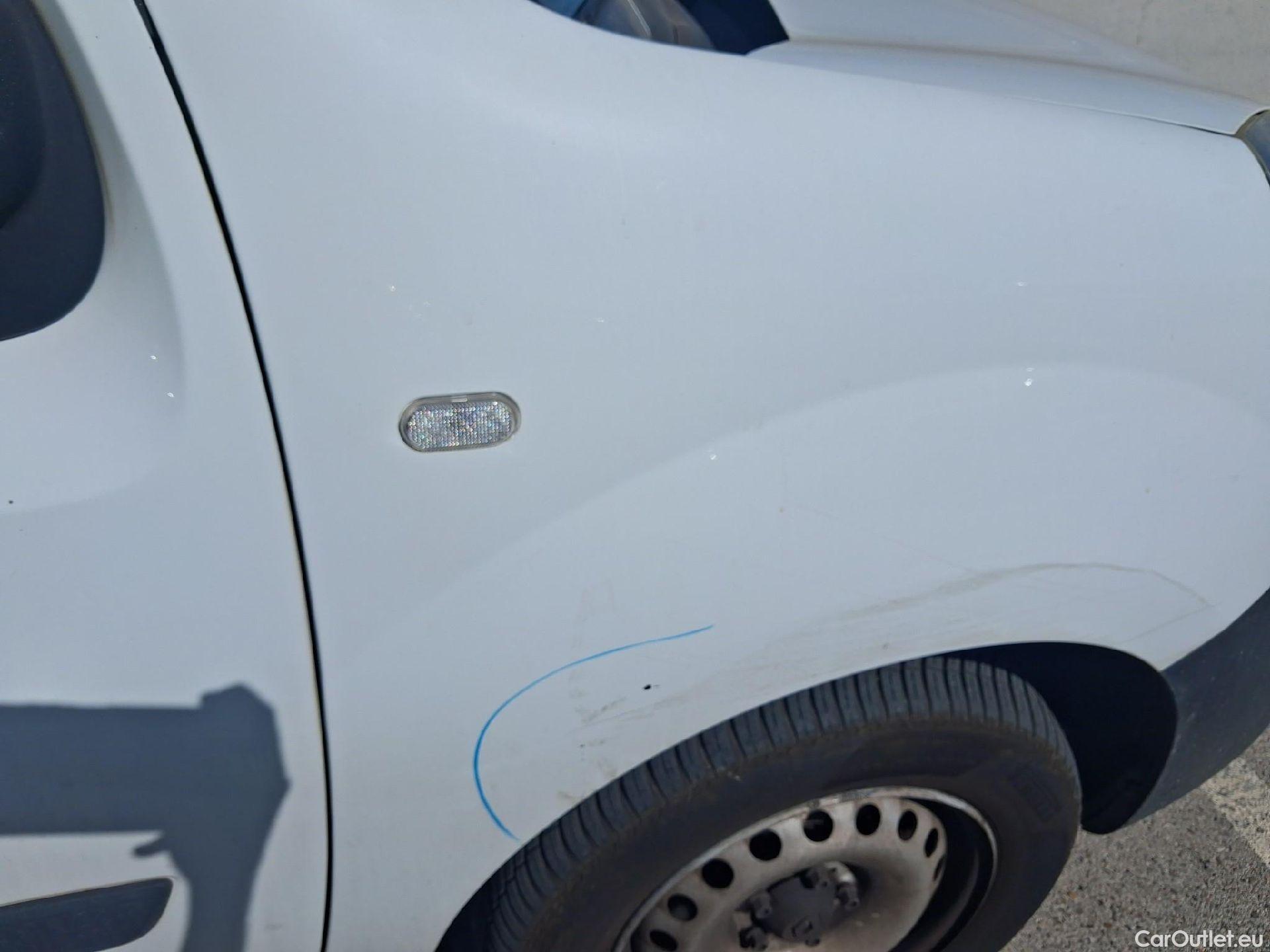  Renault  Kangoo RENAULT  Furgón/2013/4P/furgón derivado de turismo Maxi 2p Blue dCi 70 kW (95CV) #37
