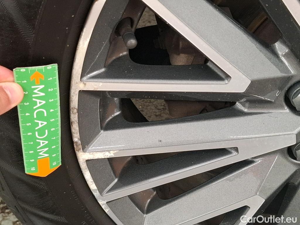 Audi  Q3  35 TDI Design luxe 2.0 TDI 150CV BVA7 E6dT #10