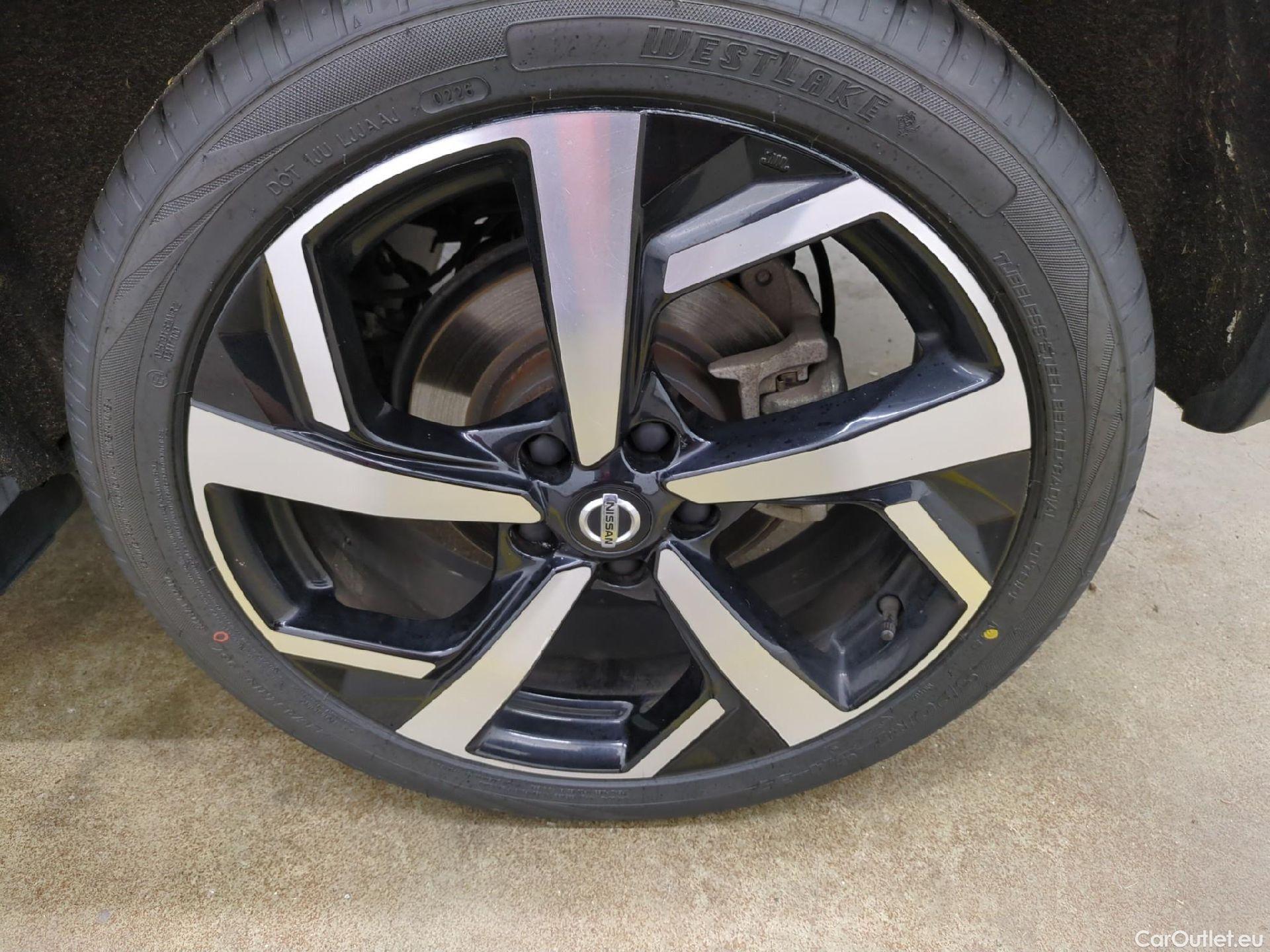  Nissan  Qashqai NISSAN  / 2017 / 5P / Crossover 1.3 DIG-T 160 DCT Tekna #4
