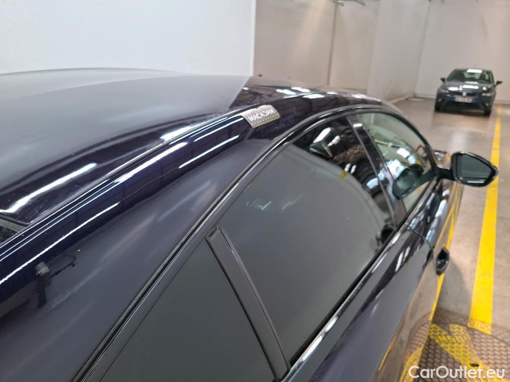  Peugeot  508 PEUGEOT  / 2018 / 5P / Berline HYBRID 225 E-EAT8 GT #68