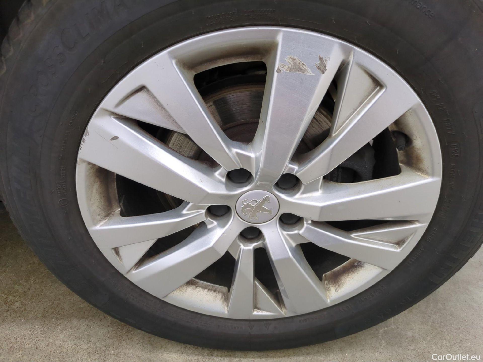  Peugeot  5008  Active Pack 1.2 PureTech 130CV BVA8 7 Sieges E6d #16