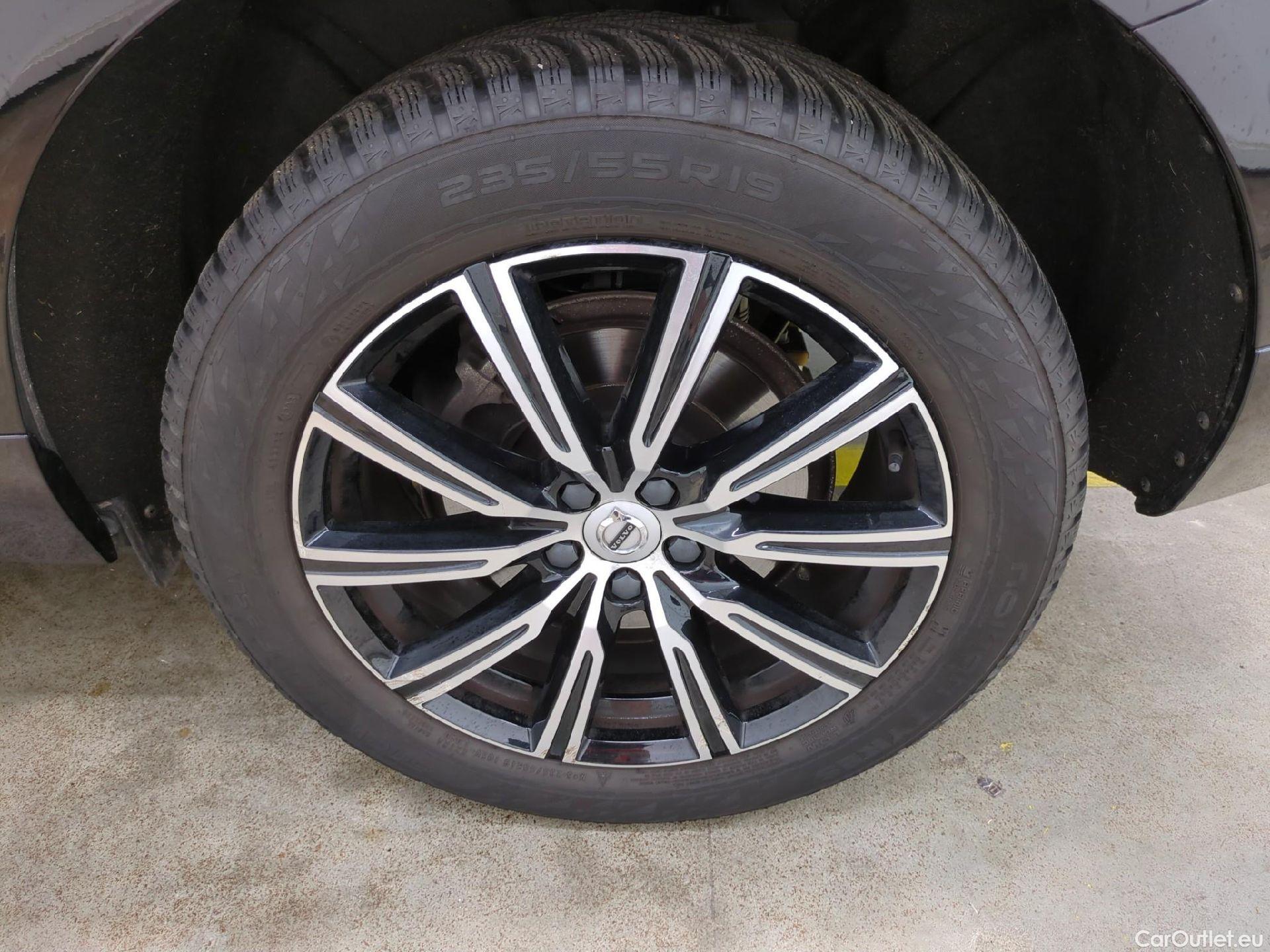  Volvo  XC60 VOLVO  / 2017 / 5P / SUV B4 197 Geartronic 8 Inscription #9