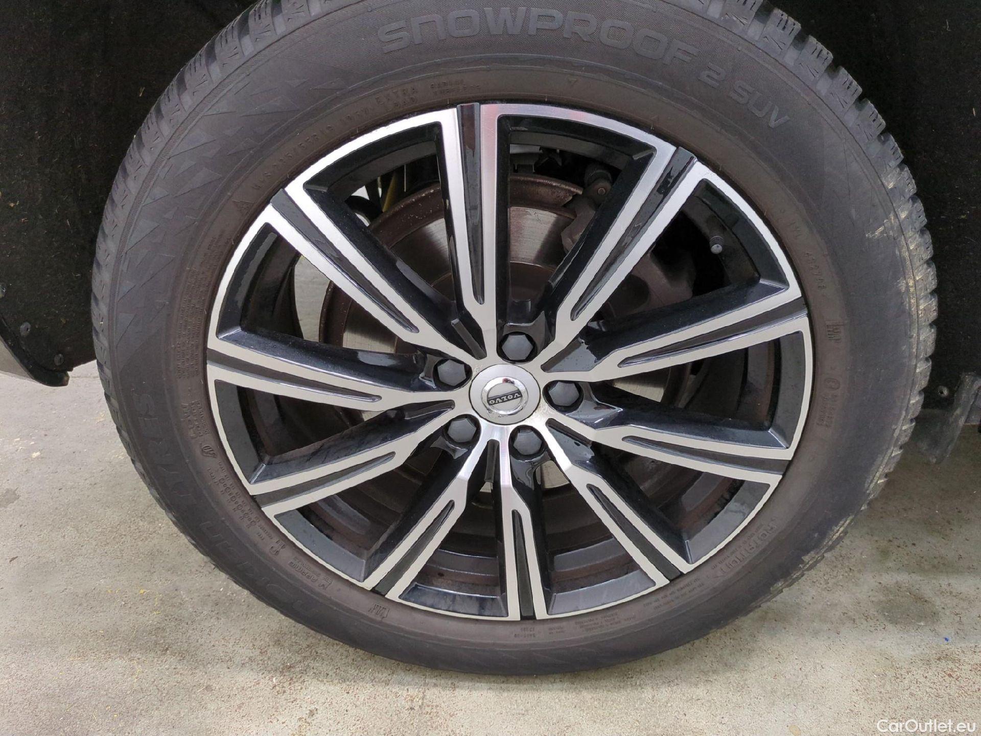  Volvo  XC60 VOLVO  / 2017 / 5P / SUV B4 197 Geartronic 8 Inscription #32