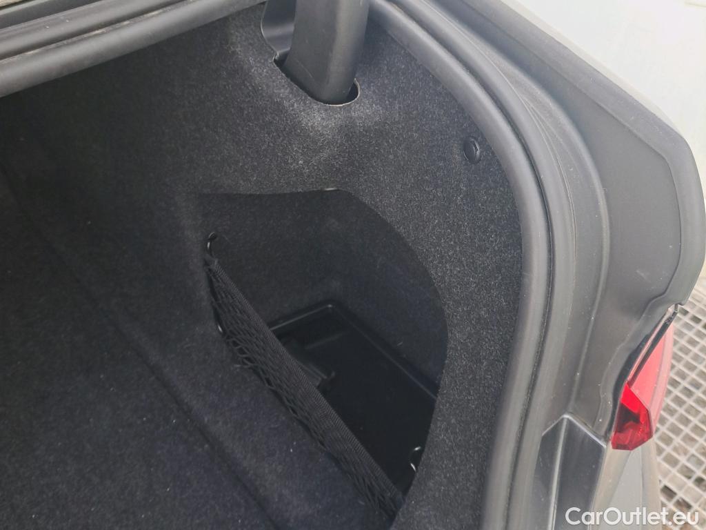  Bmw  Serie 3 BMW  / 2018 / 4P / sedán 318d Auto. #1