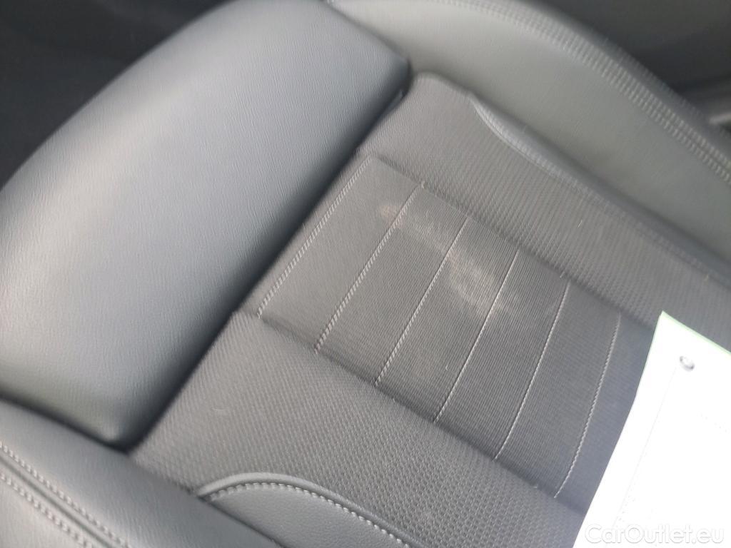  Bmw  Serie 3 BMW  / 2018 / 4P / sedán 318d Auto. #9