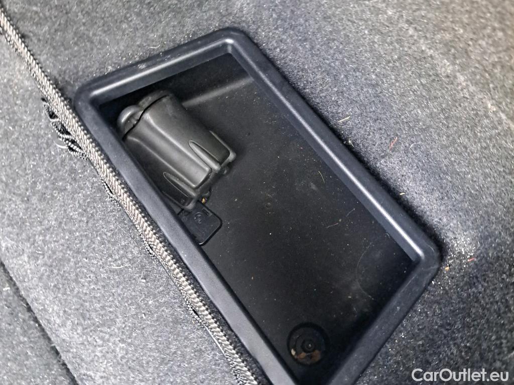  Bmw  Serie 3 BMW  / 2018 / 4P / sedán 318d Auto. #2