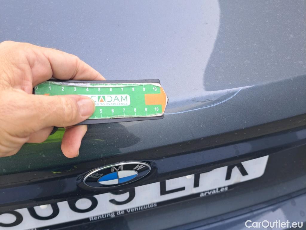  Bmw  Serie 3 BMW  / 2018 / 4P / sedán 318d Auto. #24