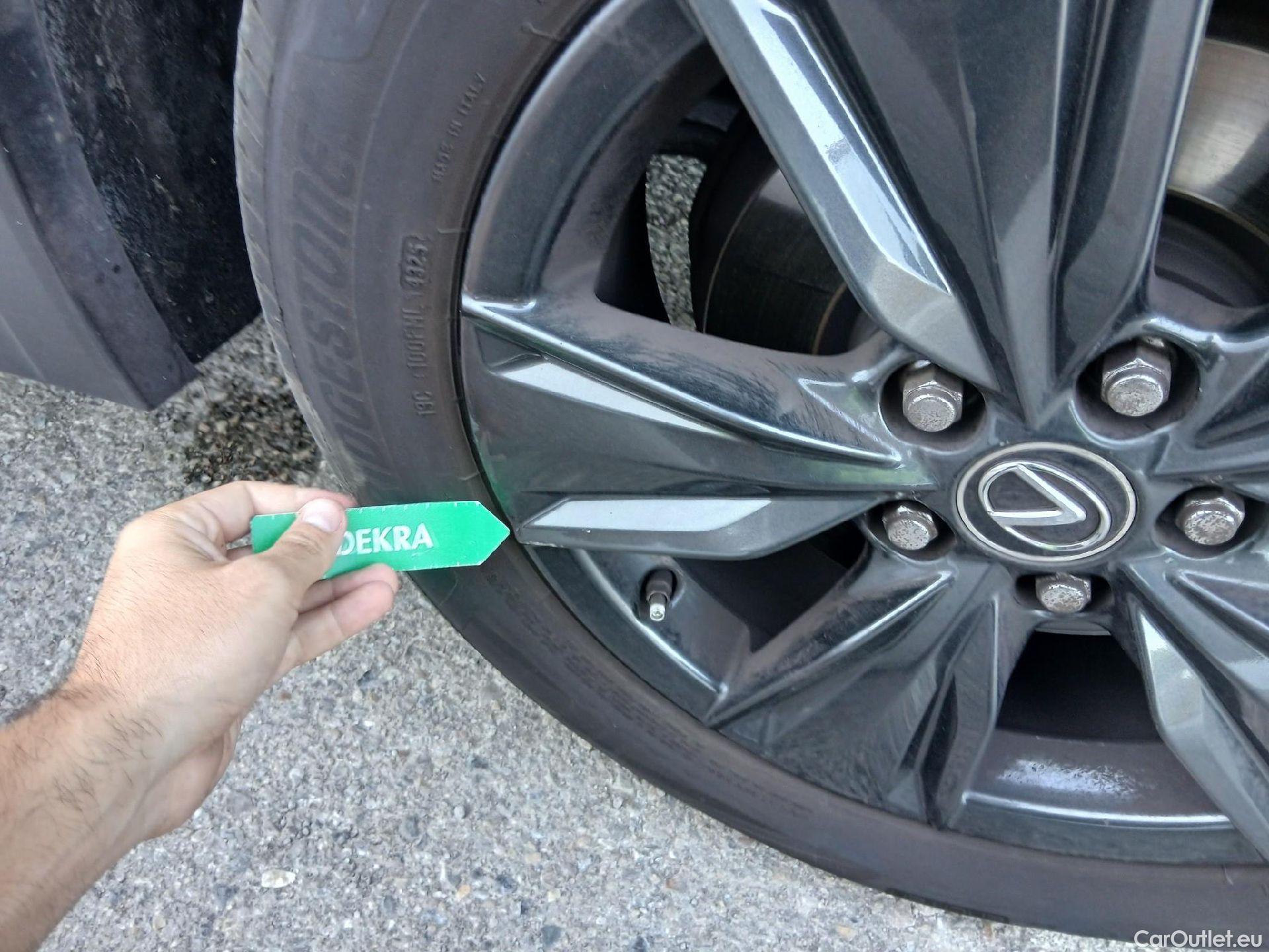  Lexus  UX LEXUS  / 2018 / 5P / todoterreno 2.0 250h Business #39