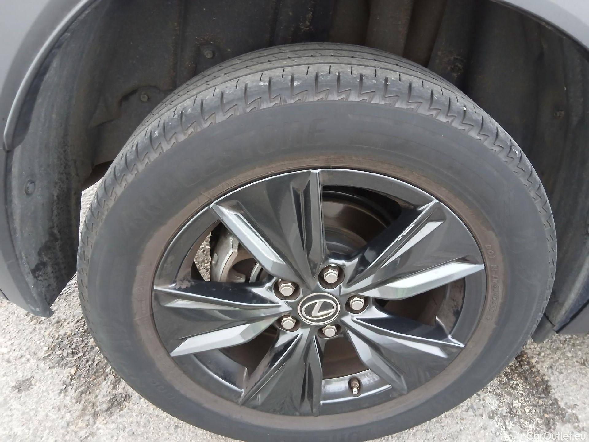  Lexus  UX LEXUS  / 2018 / 5P / todoterreno 2.0 250h Business #30